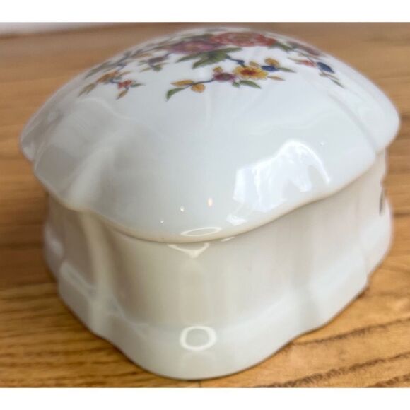 Limoges White Porcelain Jewelry Trinket Box Hand Painted Floral Collectible - Picture 4 of 11